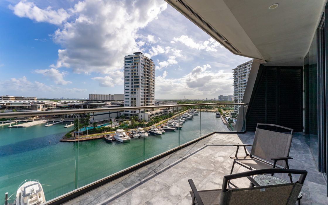 Shark Tower – Puerto Cancun