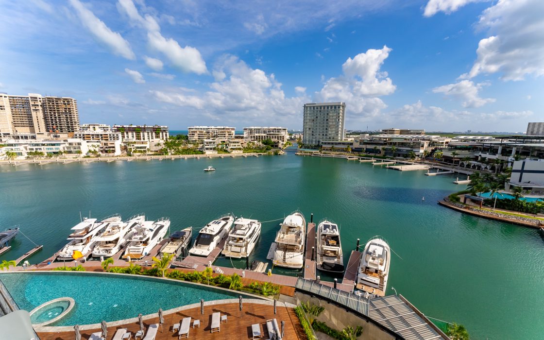 Shark Tower – Puerto Cancun