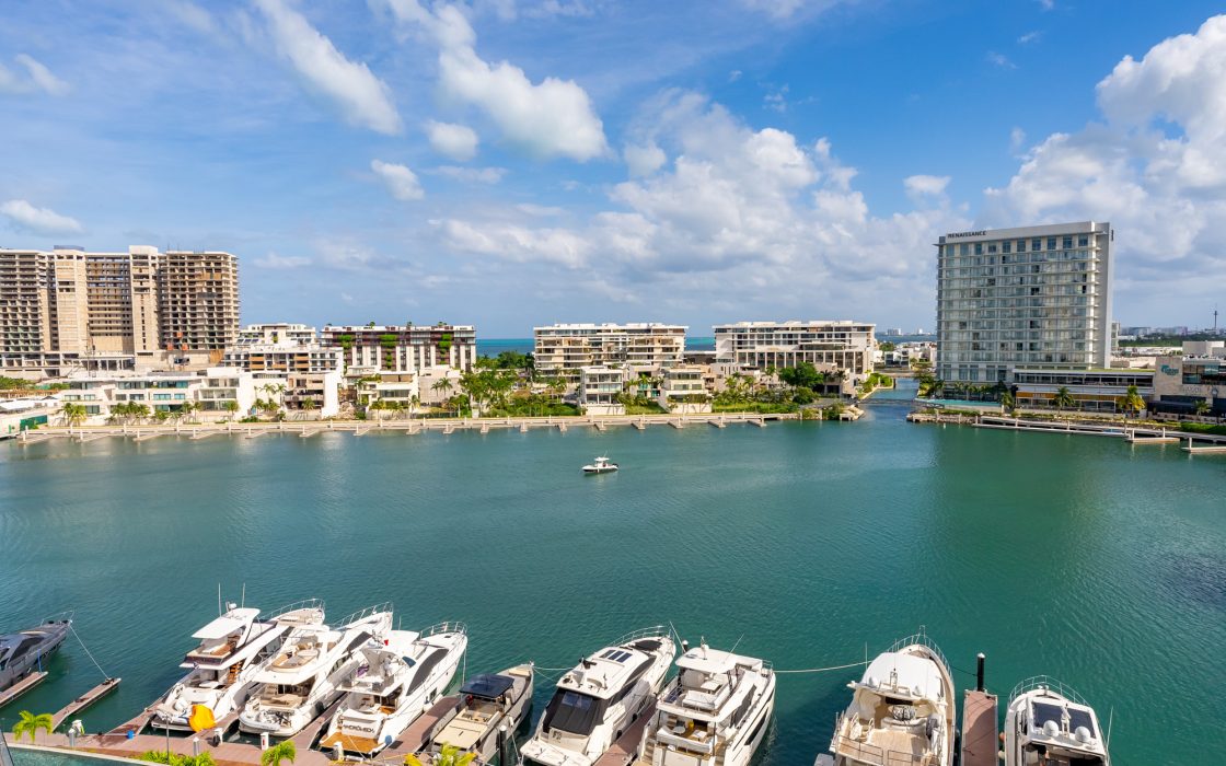 Shark Tower – Puerto Cancun